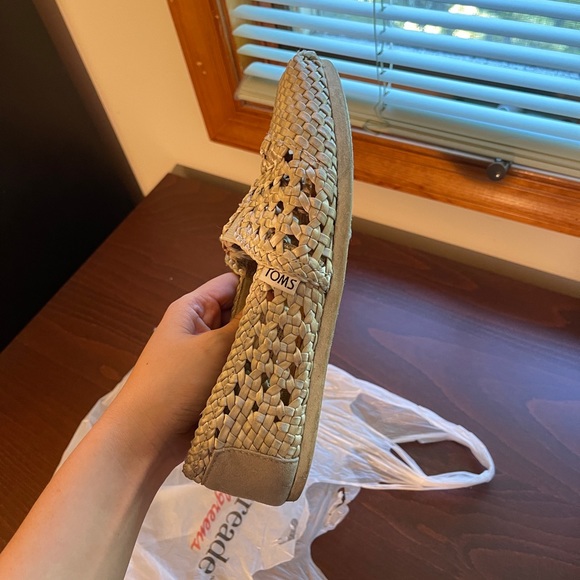 Toms Braided Silver Slipon Flats US6 - Picture 7 of 8